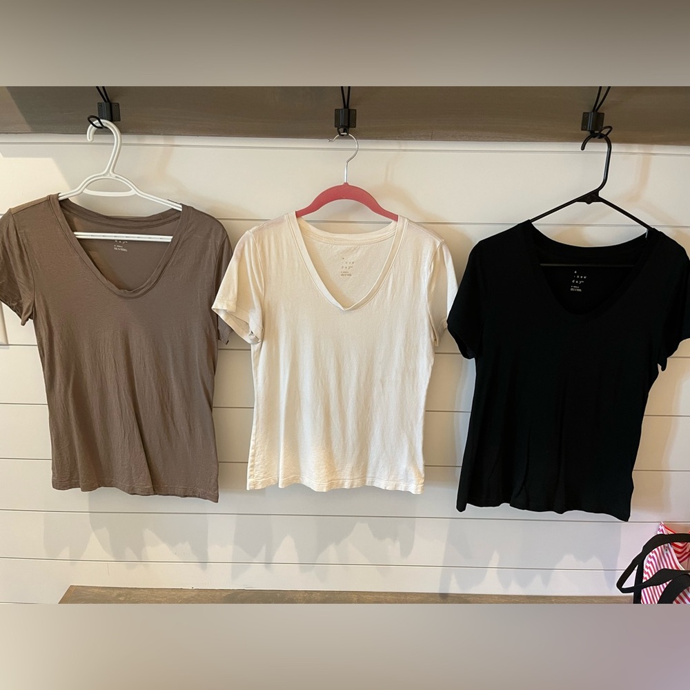 a new day Women's V-Neck T-Shirt - Cream, Brown, Black